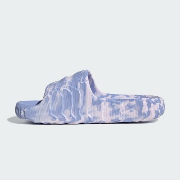 NWOT Adidas Adilette Blue White Youth/Mens size 6 or Women’s size 8 - Picture 1 of 10